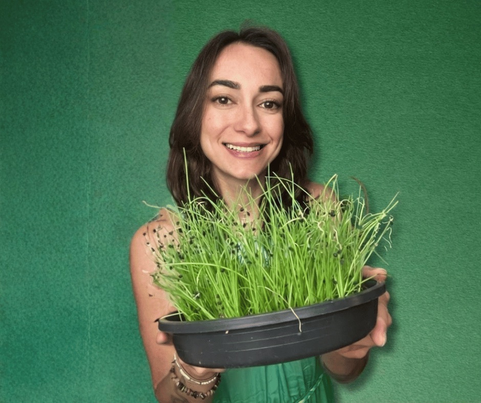 Lara Amorim — criadora do Curso Microverdes